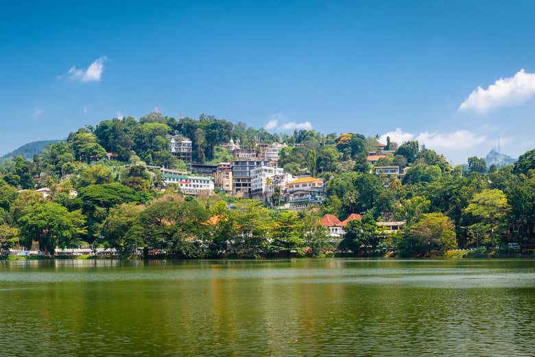 Lago artificial de Kandy