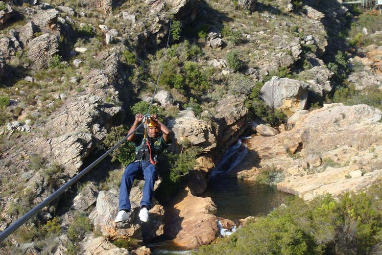 Tirolesa sobre as montanhas de Schurweberg