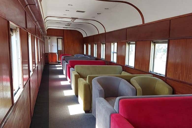 Interior de los vagones forrados de madera