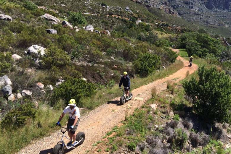 Descendiendo por altas montañas