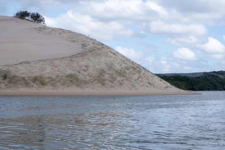 Vue des dunes depuis le fleuve