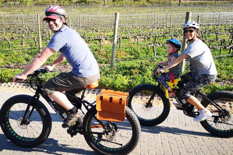 Una familia durante la ruta ciclista