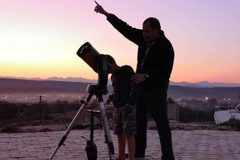 Explorando el universo a través de un telescopio