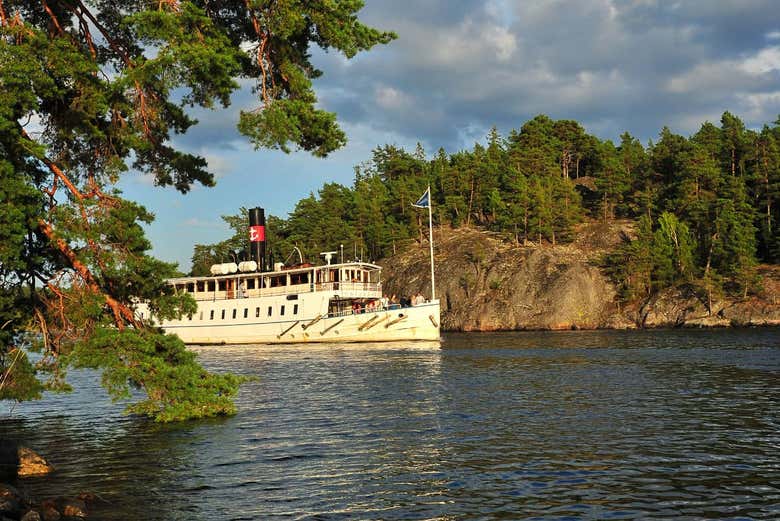 Cruise around Stockholm's archipelago