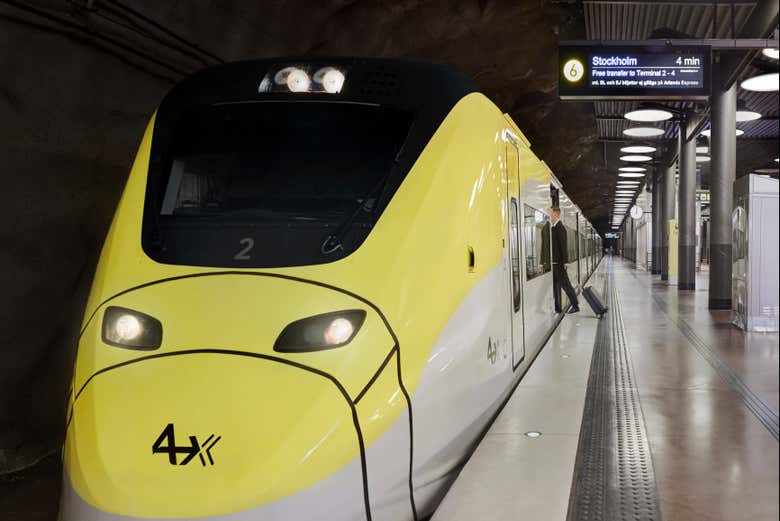 Arlanda Express a punto de partir del aeropuerto