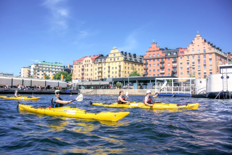 Disfrutando del tour en kayak por Estocolmo