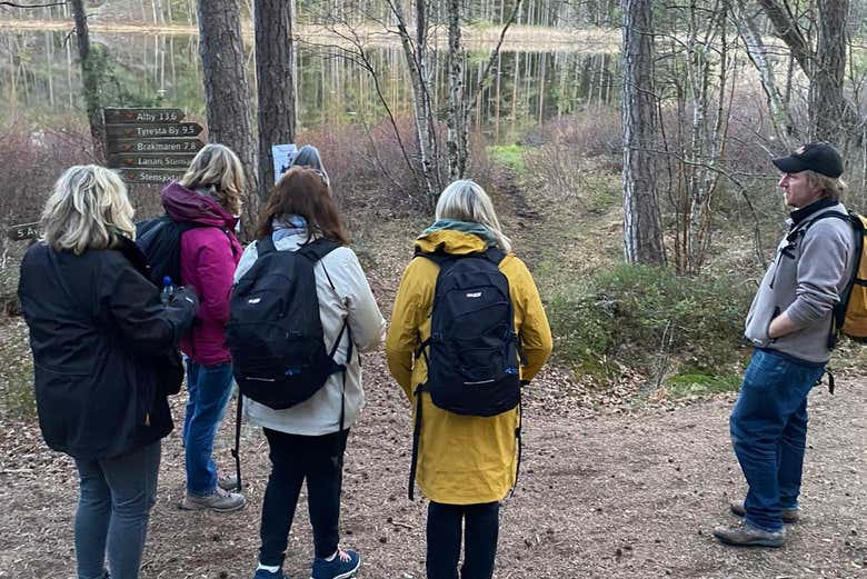 Atendiendo las explicaciones del guía