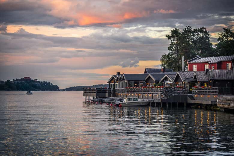 Las islas Fjäderholmarna al atardecer