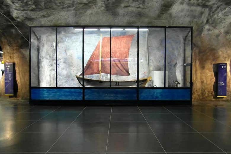 Admire the art at the Fridhemsplan station