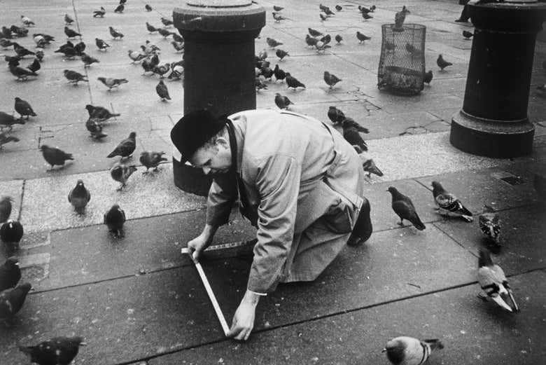 Una foto en blanco y negro de Hans Hammarskiöld