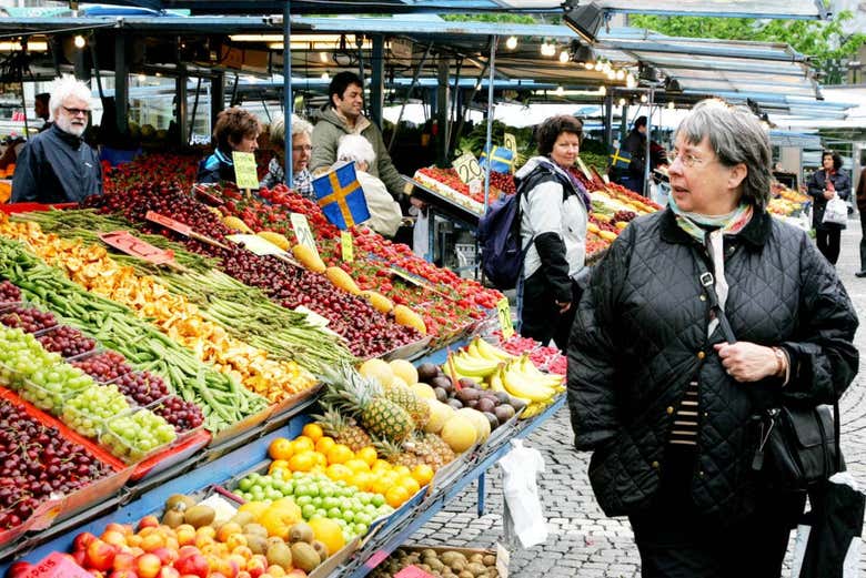 Bancas ao ar livre por Hay Market