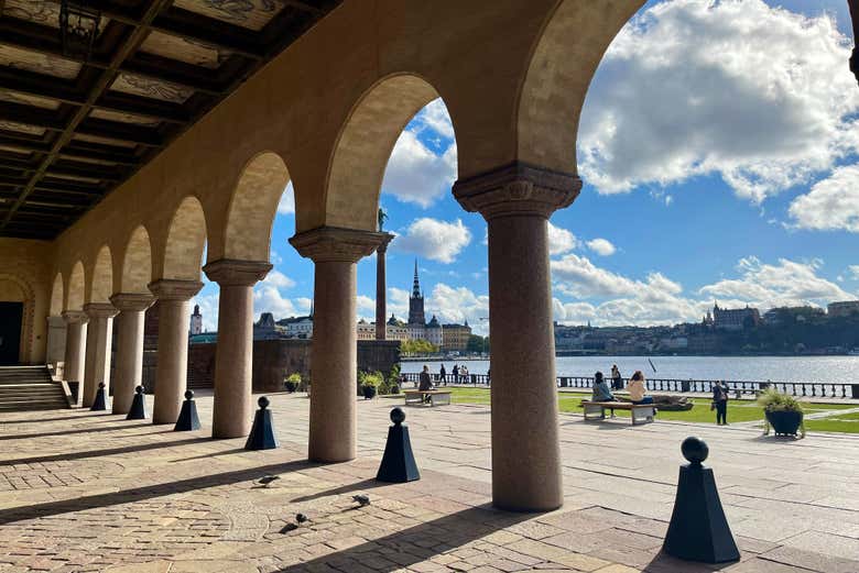 La panorámica del lago Mälaren desde el Ayuntamiento
