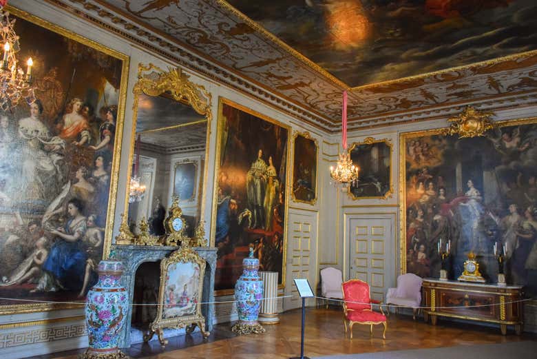 Otro de los salones visitables del palacio de Drottningholm