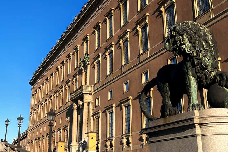 Esculturas de bronce conocidas como Slottslejonen