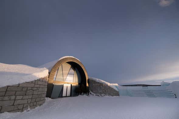 Excursión a la aldea sami Jukkasjärvi + Visita al Icehotel