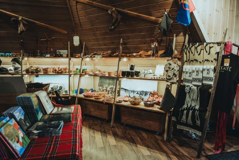 Artesanía e historia del pueblo ancestral sami