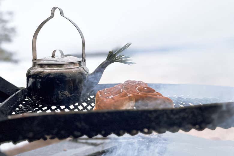 Una bebida caliente en plena naturaleza