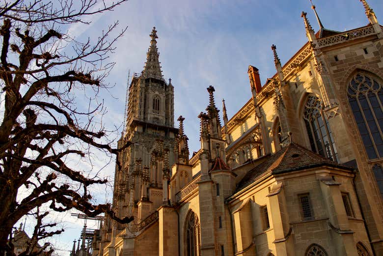 Admirando a catedral de Berna