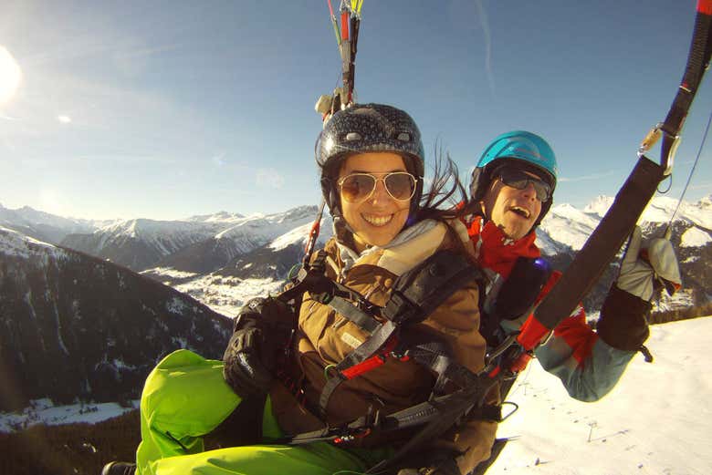Diversão durante o voo de parapente