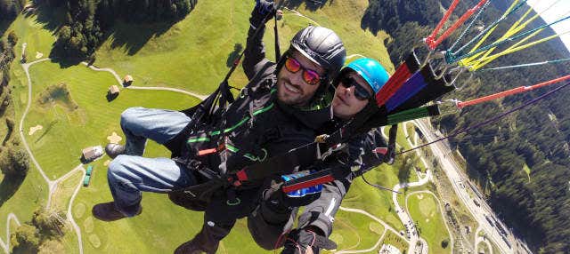 Vuelo en parapente por los Alpes suizos