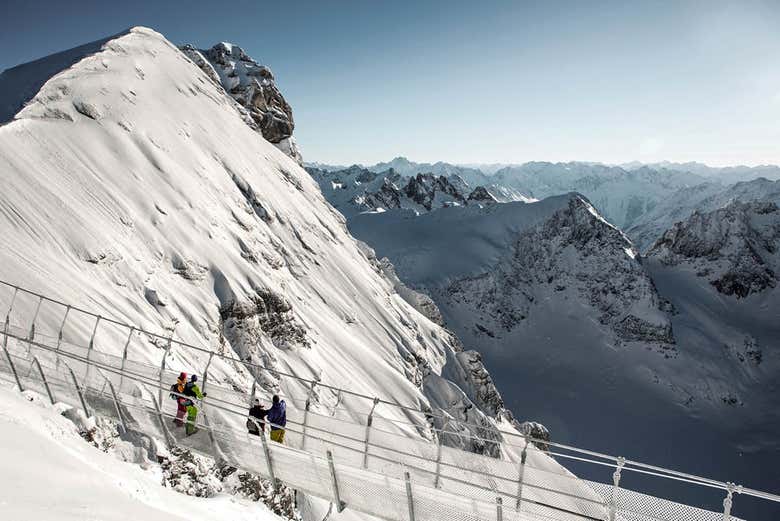 Titlis Cliff Walk con vista al monte