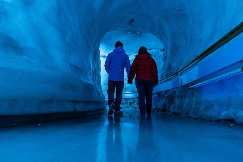 Entrada a la Cueva del Glaciar en Titlis