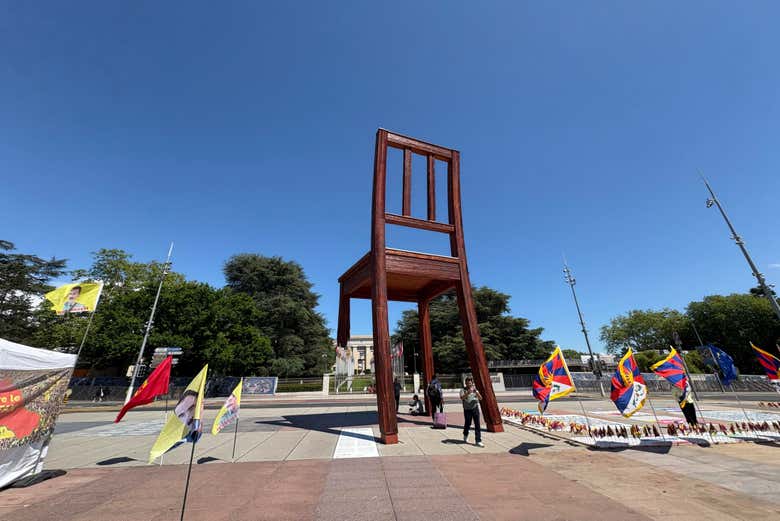 La chaise cassée de Genève