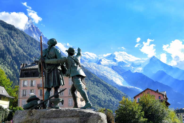Visitando una de las plazas principales de Chamonix