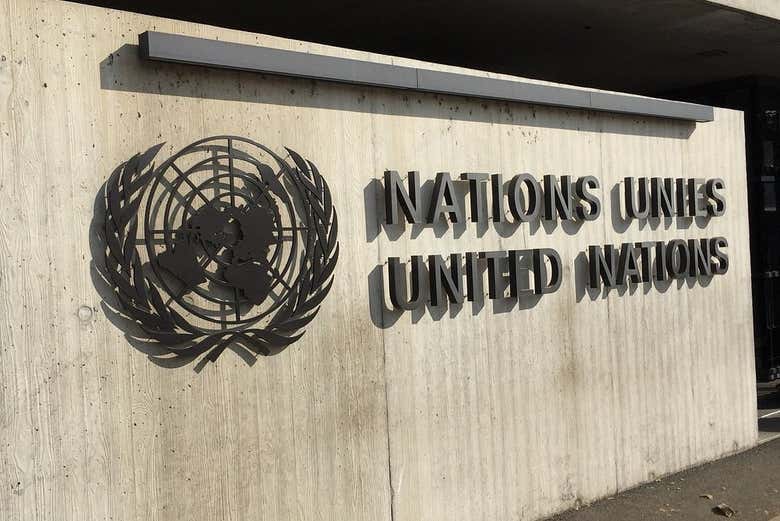 Inscription des Nations Unies à l'entrée du Palais des Nations