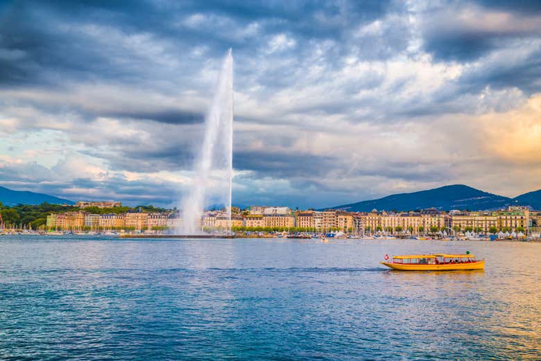 Vue panoramique sur le jet d'eau de Genève