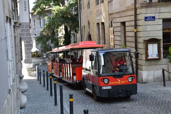 Percorrendo Genebra de trem turístico