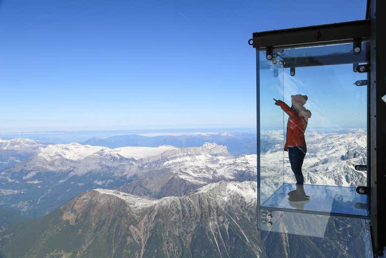 Mirador Step Into the Void en la Aiguille du Midi