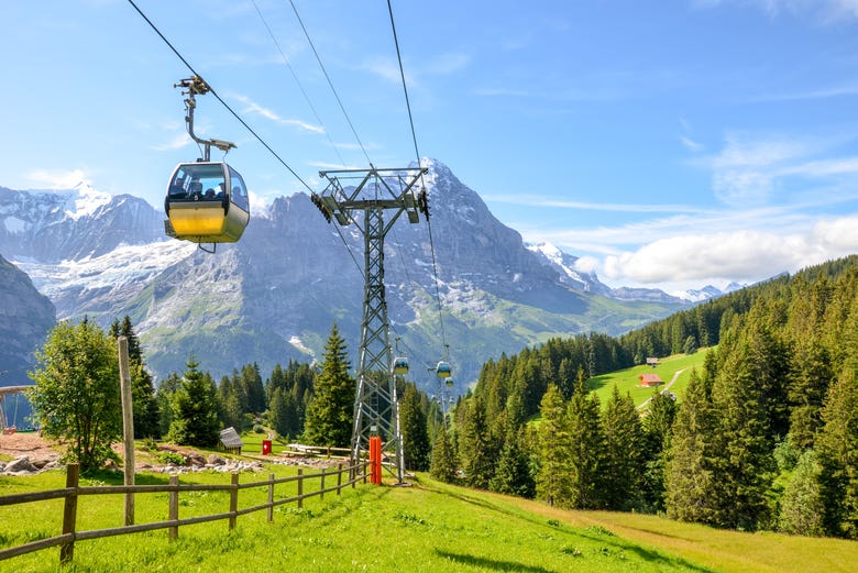 Teleférico que conecta Grindelwald con el Monte First