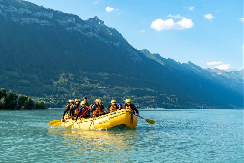 Navegando en la balsa de rafting