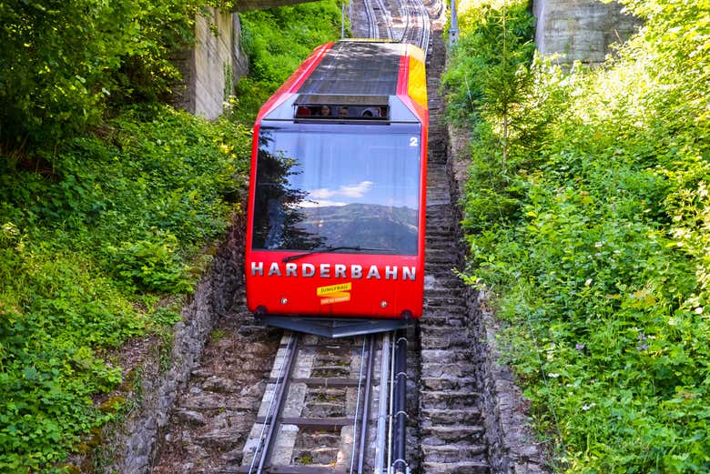 Funicular en dirección a Harder Kulm