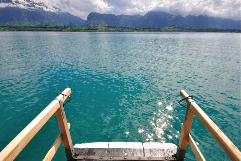 Un muelle en el lago Thun