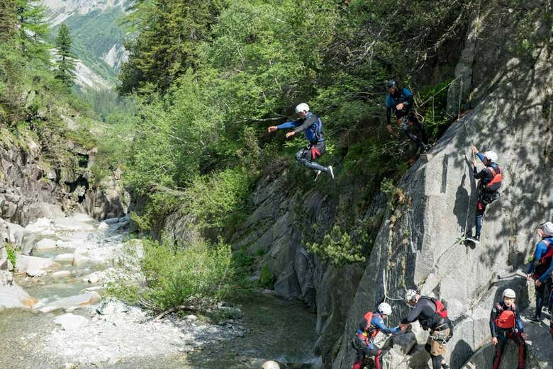 Salto al vacío en los cañones de Grimsel