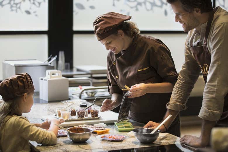 Maestros chocolateros de la Maison Cailler