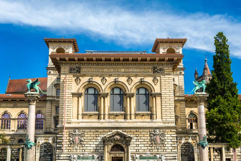 Paseando por la place de la Riponne