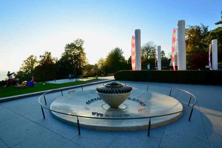 Tocha no exterior do Museu Olímpico