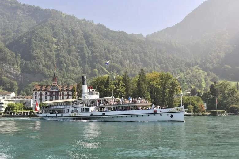 Sail along Lake Lucerne
