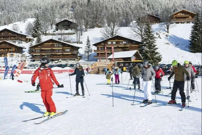 Disfrutando de la clase de esquí