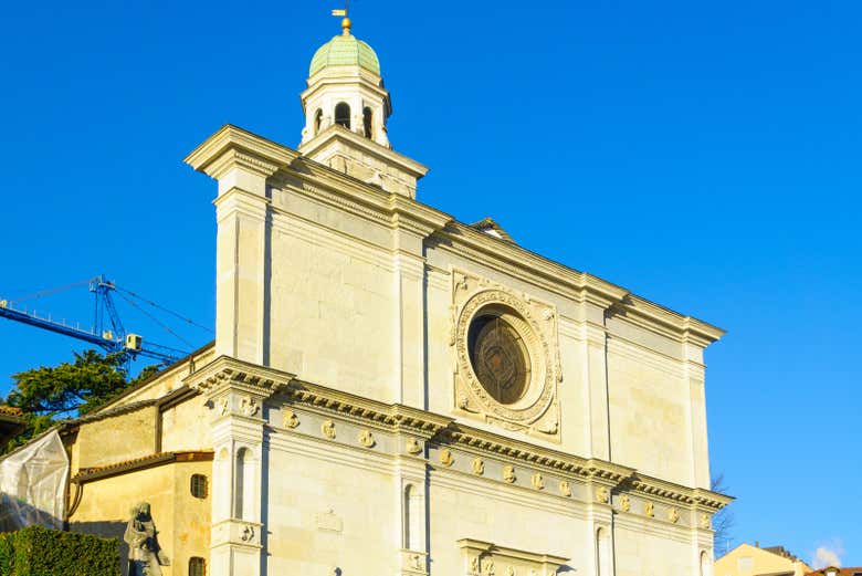 Admire the Cathedral of San Lorenzo's facade