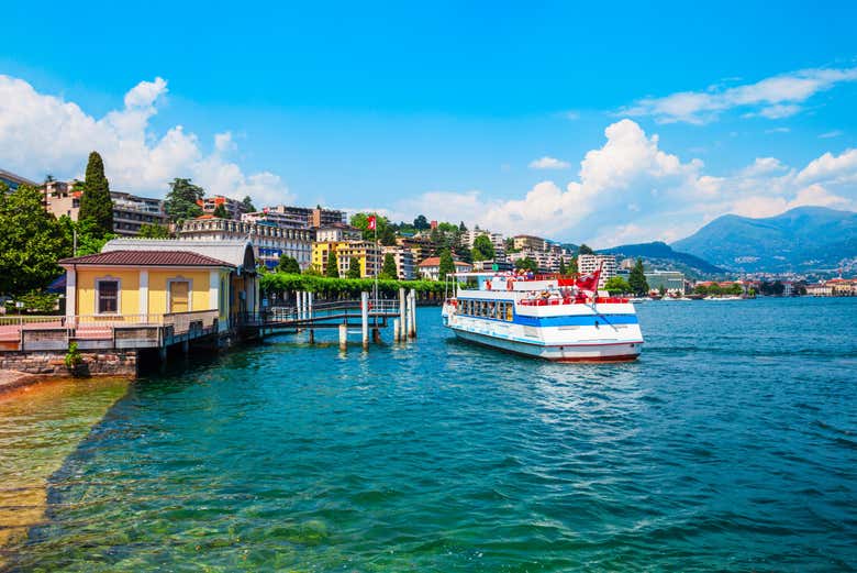 Walk along the shores of Lake Lugano