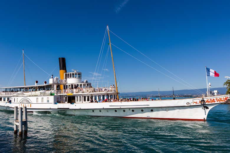 La embarcación durante el tour