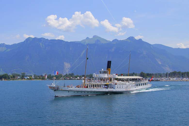 Embarcação durante o tour