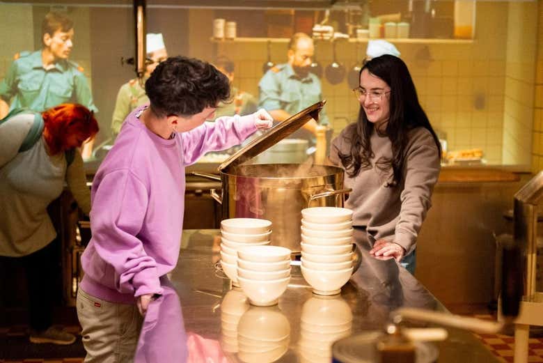 Una recreación histórica de una cocina militar en el fuerte