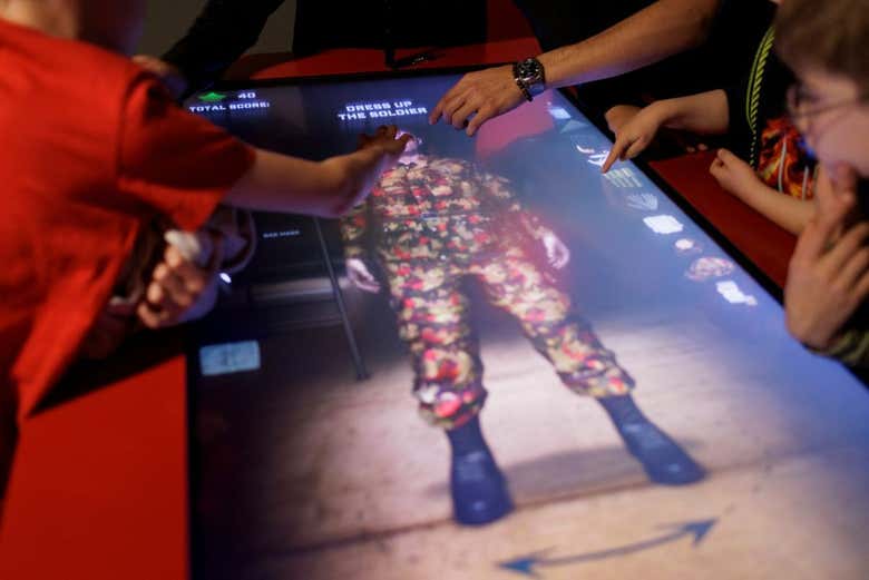 Mesa táctil en una exposición del museo del Fuerte de Chillon