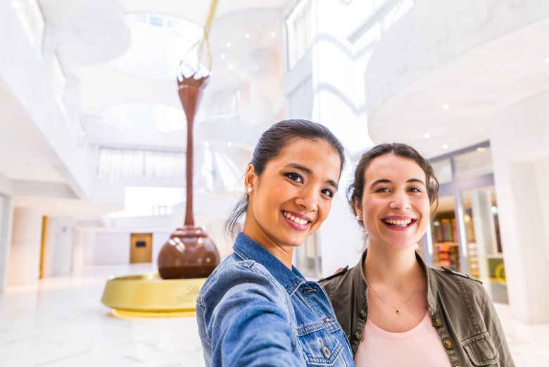 Disfrutando de la visita al Museo Lindt