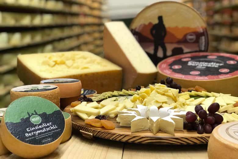 Disfrutaréis de un rica degustación de quesos suizos